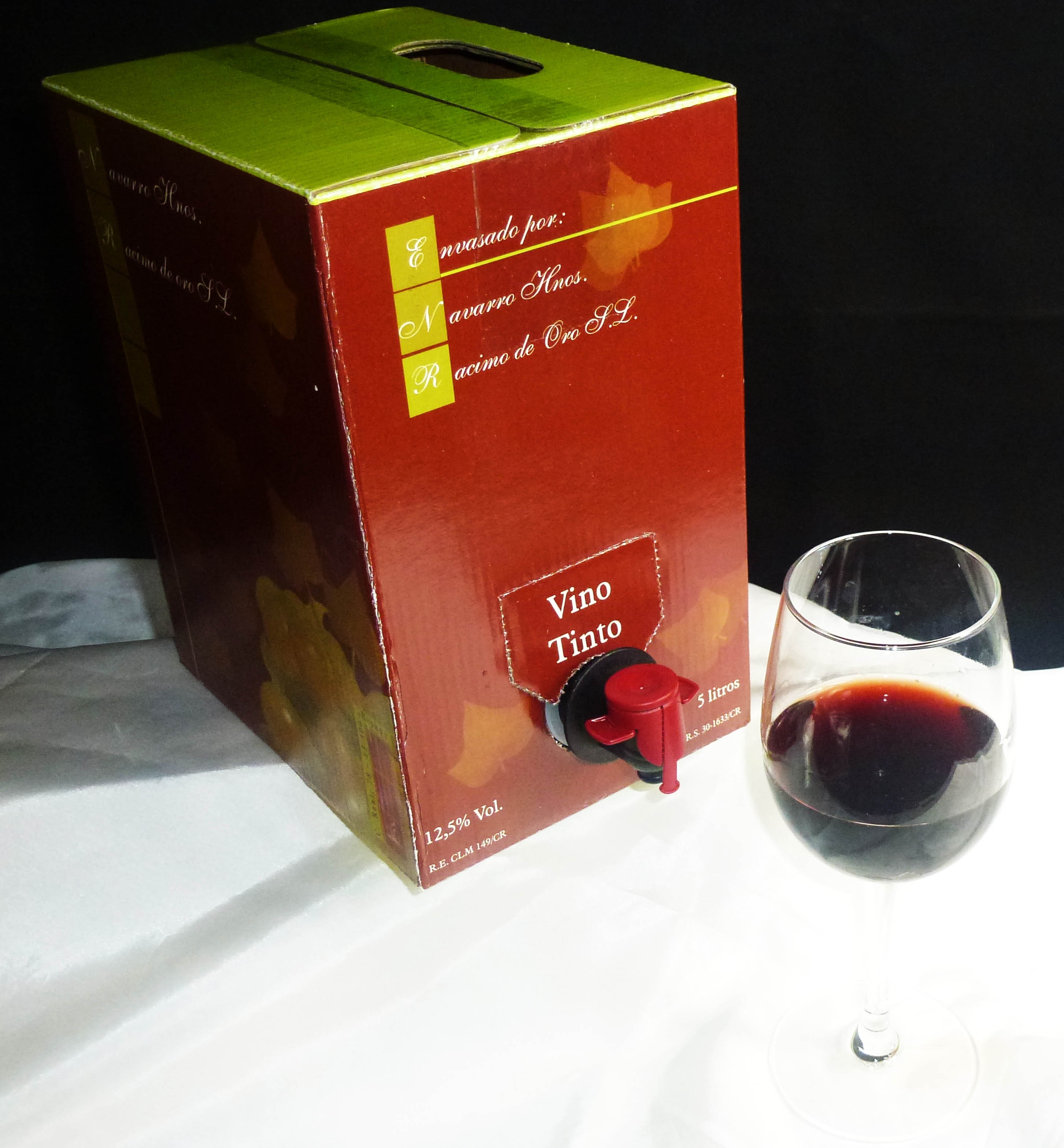 3 коробки вино. Вино в коробках с краником. Вино в картонной коробке с краником. Вино в пакетах с краником. Вино в тетрапаке с краником.